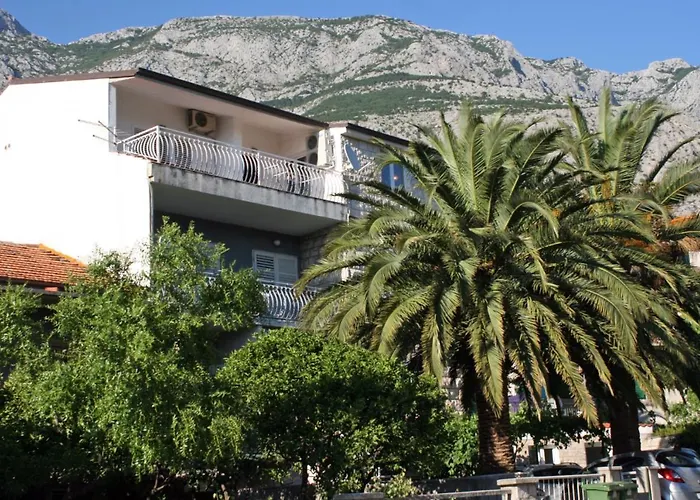With Parking Space - 16521 Makarska