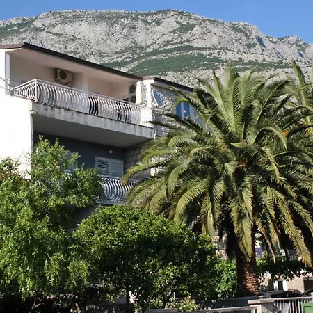 With Parking Space - 16521 Makarska