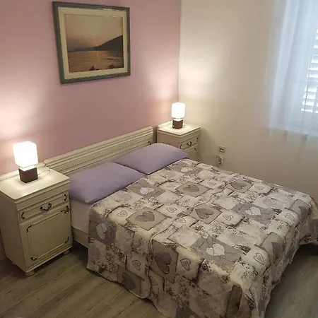 Apartment With Parking Space - 16521 Makarska