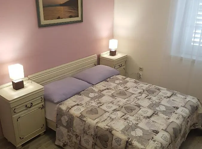 Apartment With Parking Space - 16521 Makarska